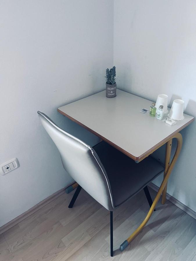 Rooms Busija Ізола Екстер'єр фото