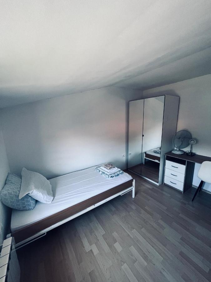 Rooms Busija Ізола Екстер'єр фото