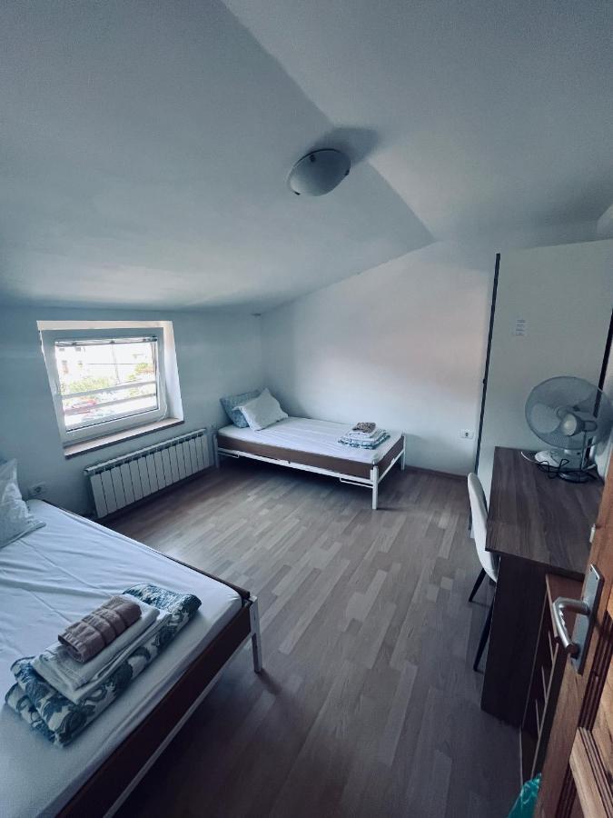 Rooms Busija Ізола Екстер'єр фото