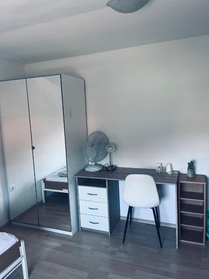 Rooms Busija Ізола Екстер'єр фото