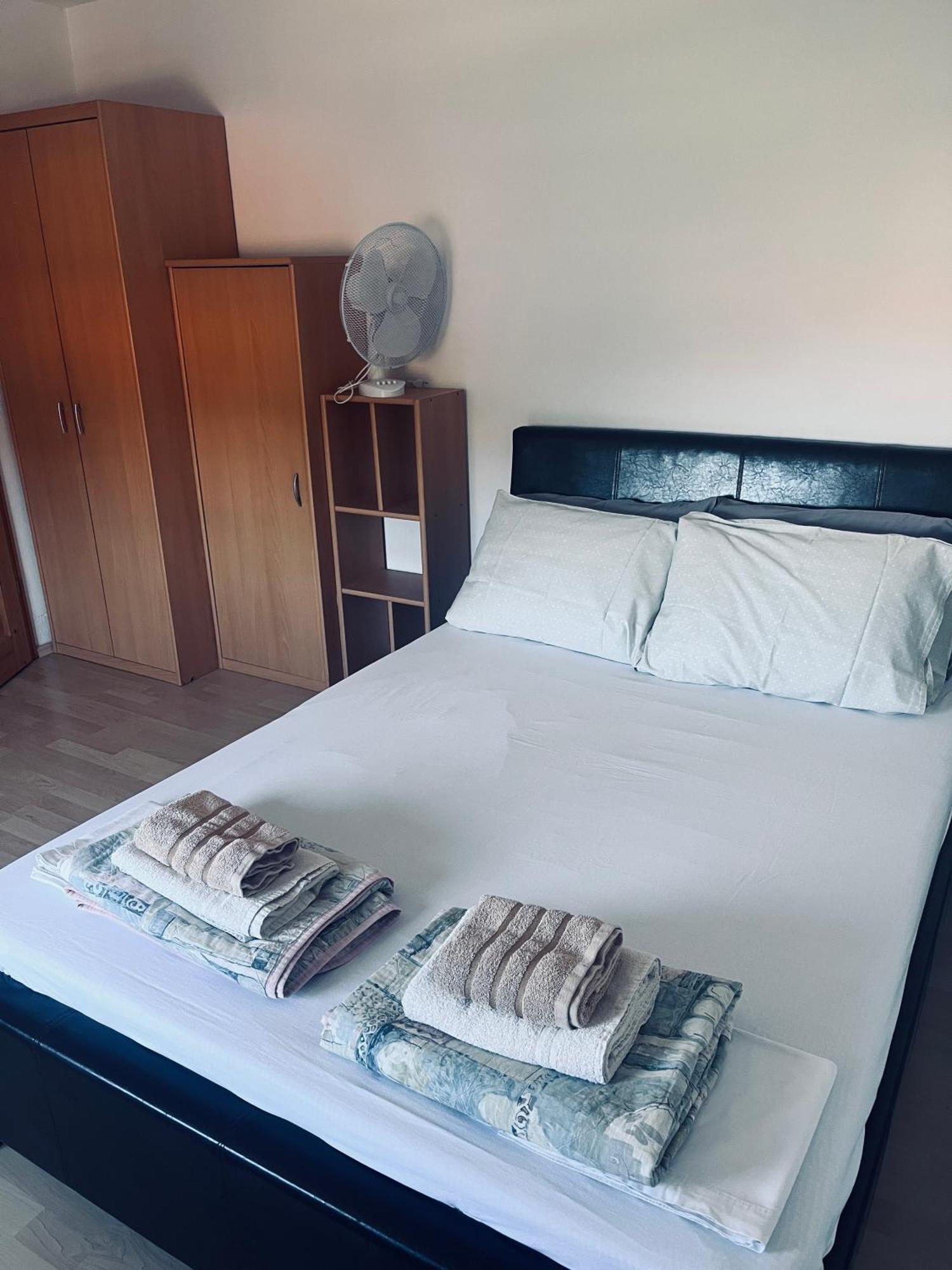 Rooms Busija Ізола Екстер'єр фото